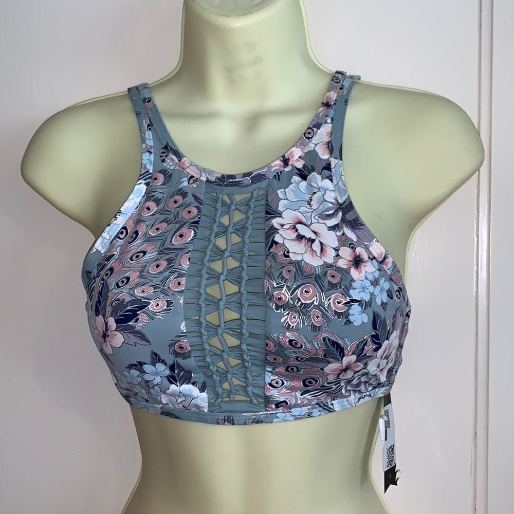 ‎NWT Ambrielle blue floral bikini top